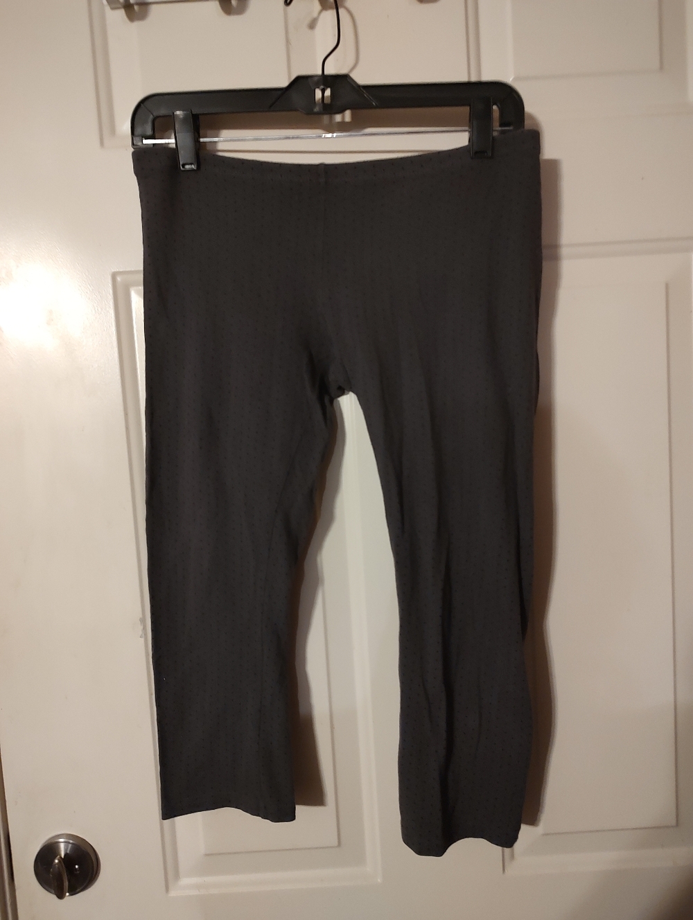 🩶🐈⬛🩶 Adorable Comfy Charcoal Grey & Black Polka Dot Capri Yoga Leggings - S - Picture 9 of 12
